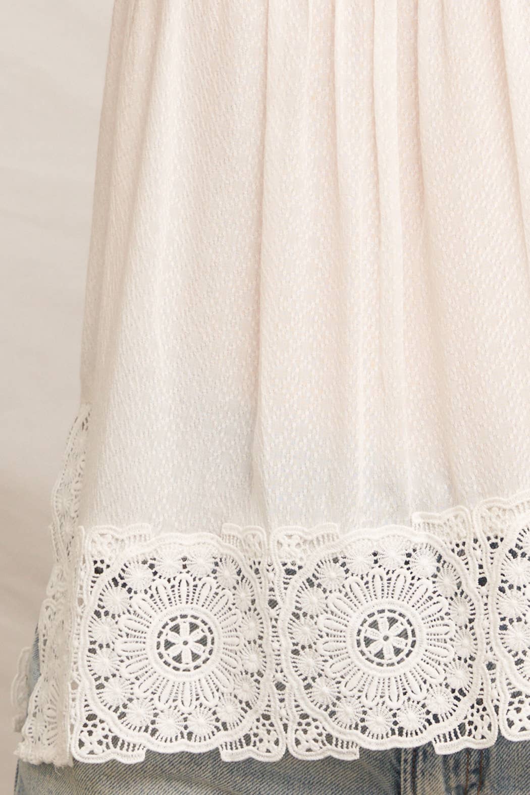 Sleeveless Lace Trim Cami Top